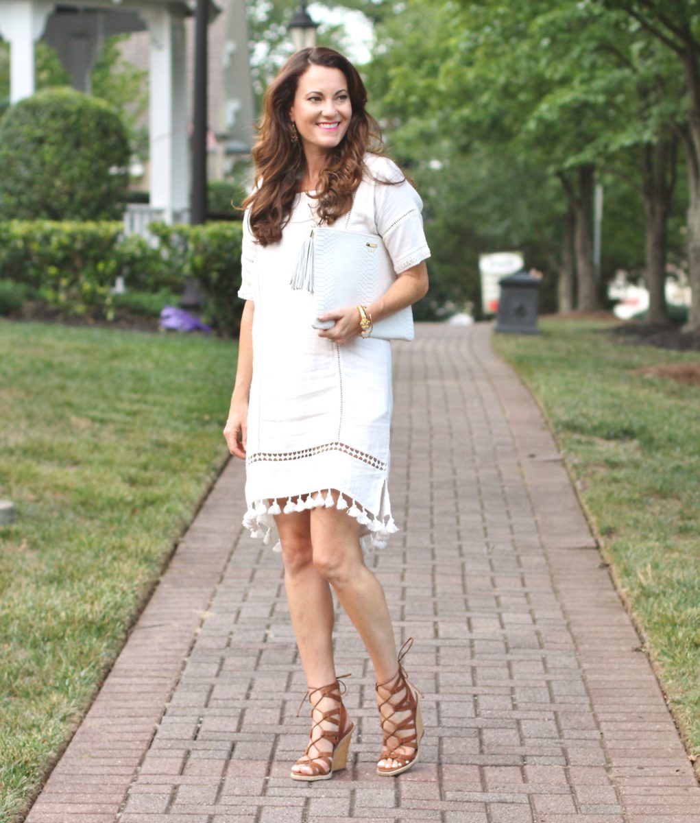 Women's summer date night outfit ideas via Peaches In A Pod blog.